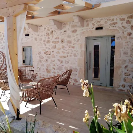 Апартаменты Mangata Homes With Private Pools Spartokhorion